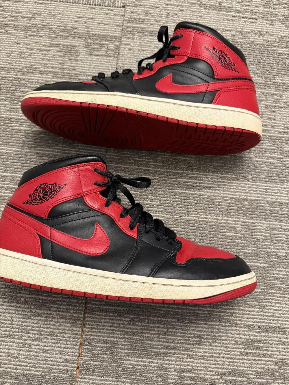 Nike Shoes Mens Size 12 Black Red Air Jordan 1 Mid Bred Sneakers 554724-074